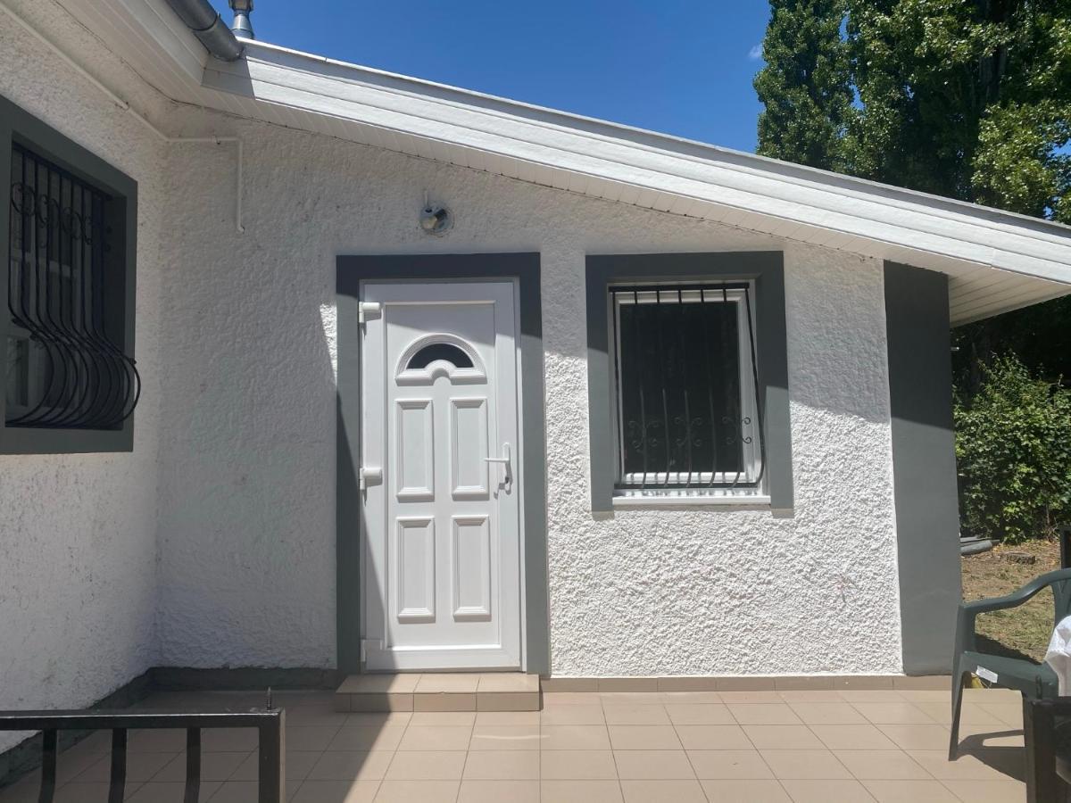Holiday Apartmanhaz Balatonfured Exterior photo