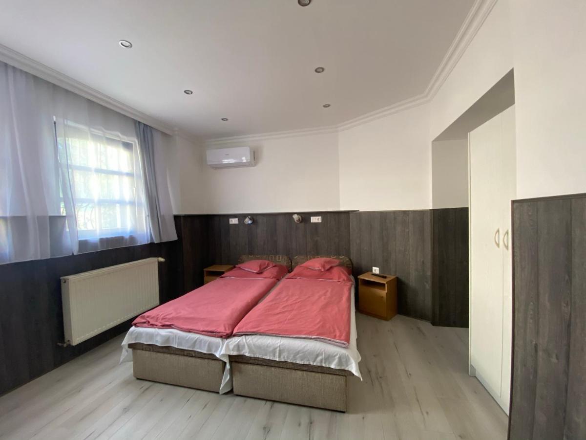 Holiday Apartmanhaz Balatonfured Exterior photo