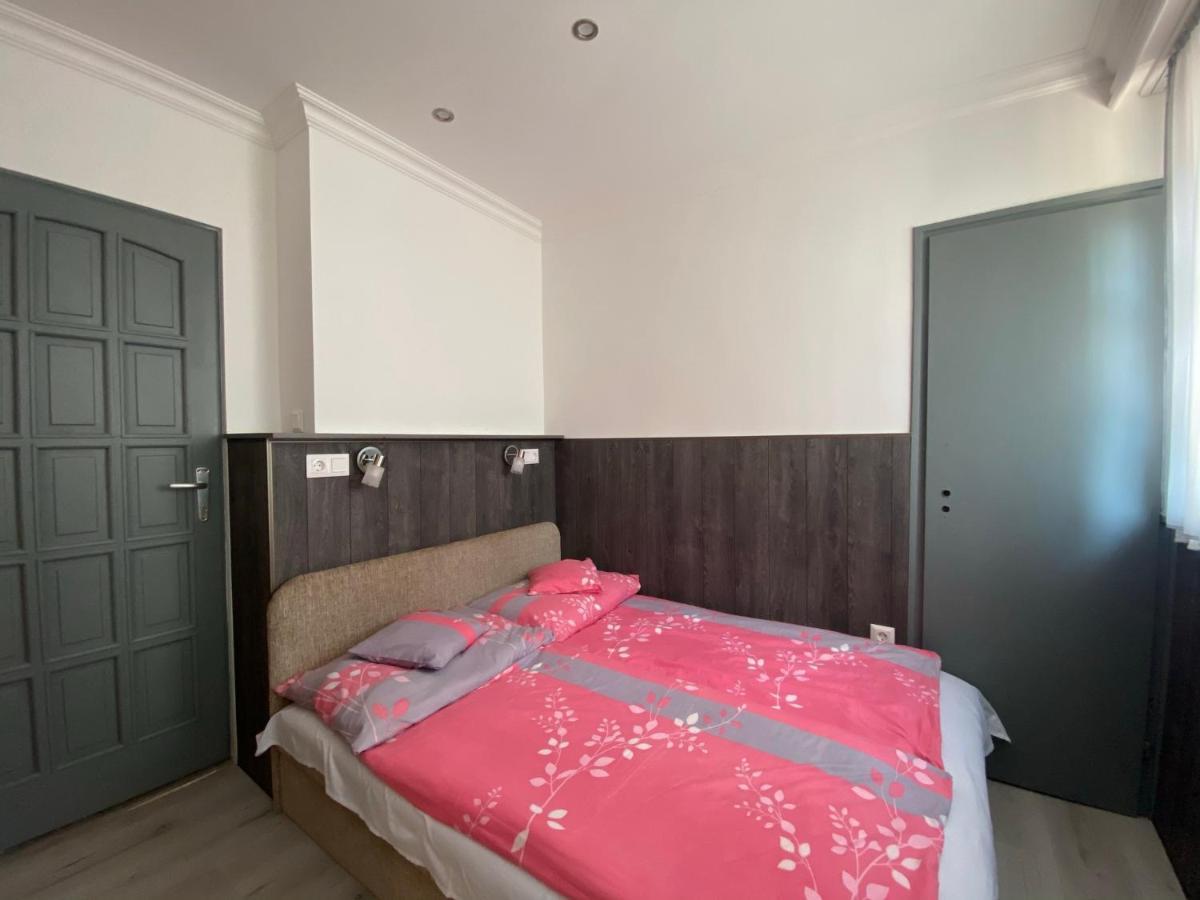 Holiday Apartmanhaz Balatonfured Exterior photo