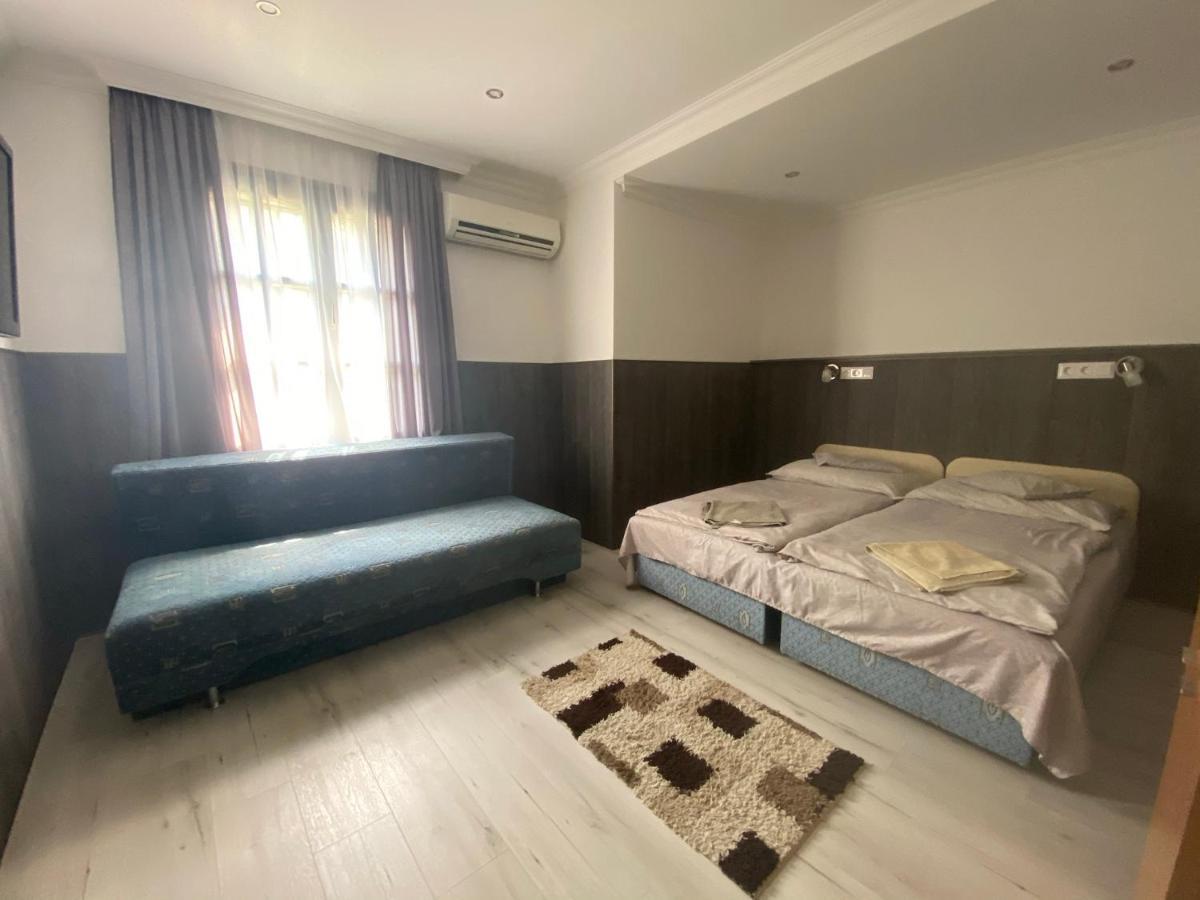 Holiday Apartmanhaz Balatonfured Exterior photo
