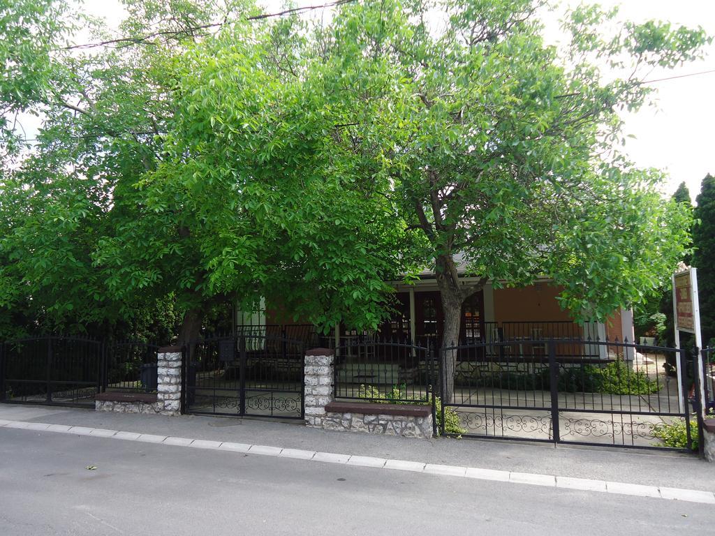 Holiday Apartmanhaz Balatonfured Room photo